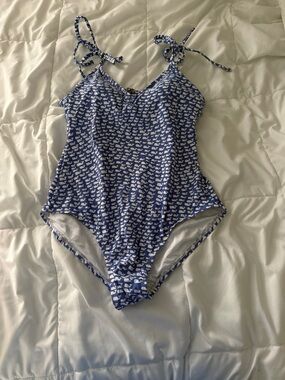 Vineyard Vines Blue & White Whale Print One-Piece Swimsuit